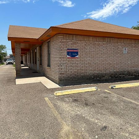 Chic & Cozy 2 Bedroom - 1 Bathroom - Rated Best Eagle Pass Extérieur photo