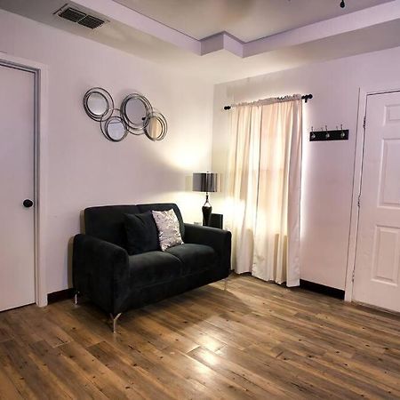 Chic & Cozy 2 Bedroom - 1 Bathroom - Rated Best Eagle Pass Extérieur photo