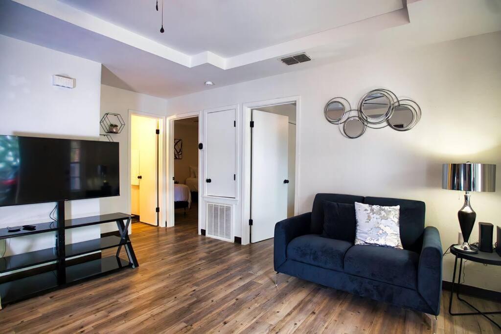 Chic & Cozy 2 Bedroom - 1 Bathroom - Rated Best Eagle Pass Extérieur photo