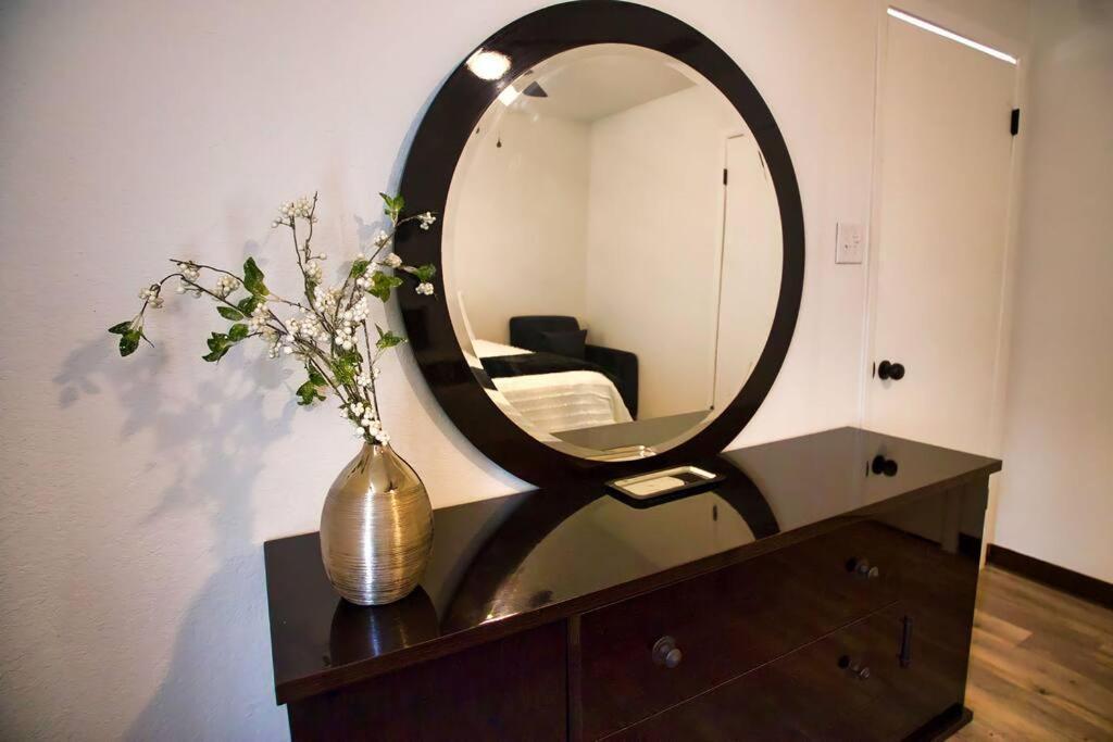 Chic & Cozy 2 Bedroom - 1 Bathroom - Rated Best Eagle Pass Extérieur photo