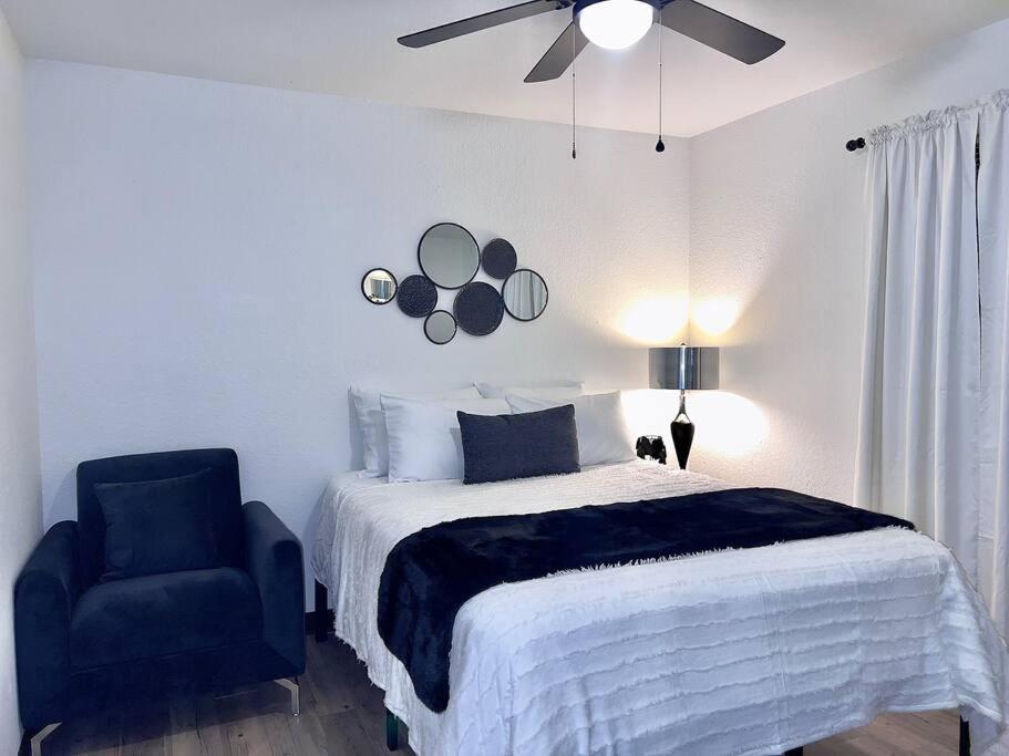 Chic & Cozy 2 Bedroom - 1 Bathroom - Rated Best Eagle Pass Extérieur photo