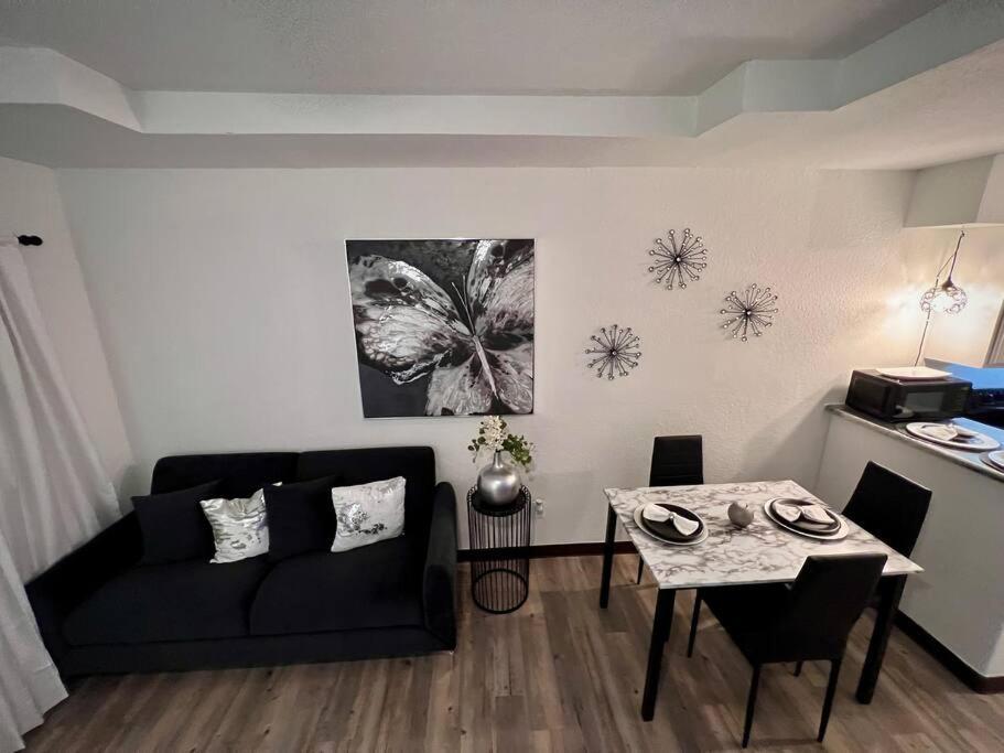 Chic & Cozy 2 Bedroom - 1 Bathroom - Rated Best Eagle Pass Extérieur photo