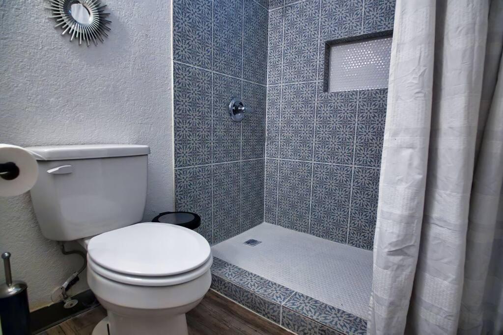 Chic & Cozy 2 Bedroom - 1 Bathroom - Rated Best Eagle Pass Extérieur photo