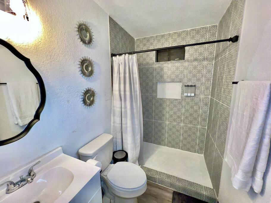 Chic & Cozy 2 Bedroom - 1 Bathroom - Rated Best Eagle Pass Extérieur photo
