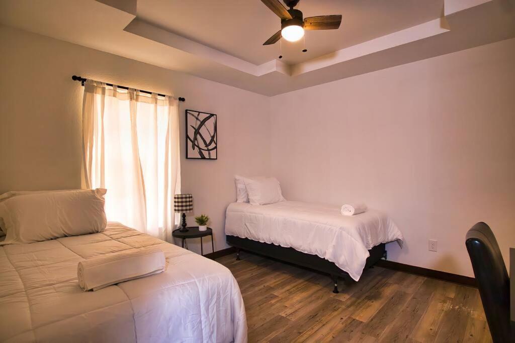 Chic & Cozy 2 Bedroom - 1 Bathroom - Rated Best Eagle Pass Extérieur photo